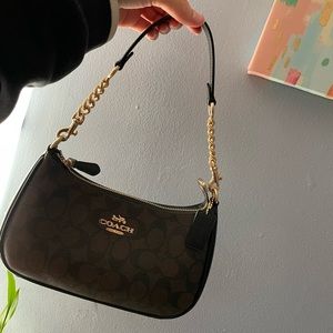 Coach Teri Shoulder Bag In Signature Cavas